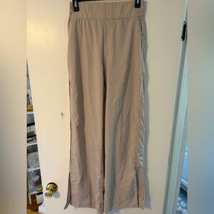 Old Navy Wide-Leg Pants in Light Gray